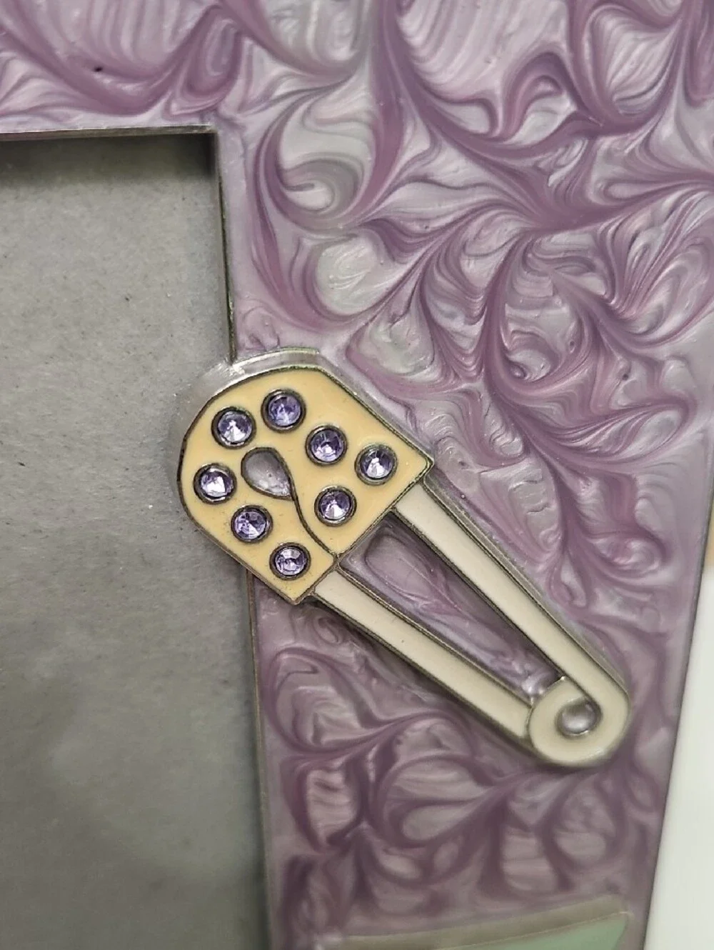 Baby Photo Frame in Lavender Swirl Baby Pin Rhinestone Hold 4x6 Photo Brand new